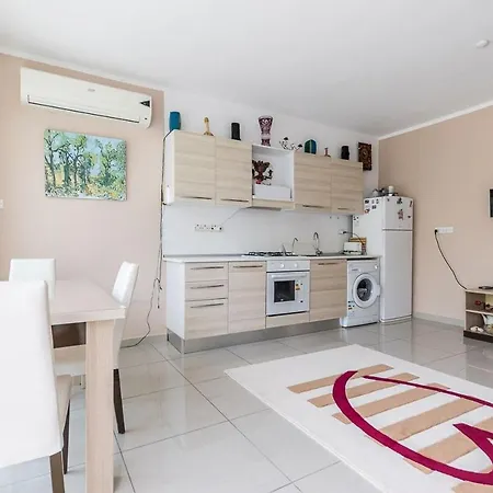 Luxury 5-Bedroom Villa Sarcon 88 On Seaside