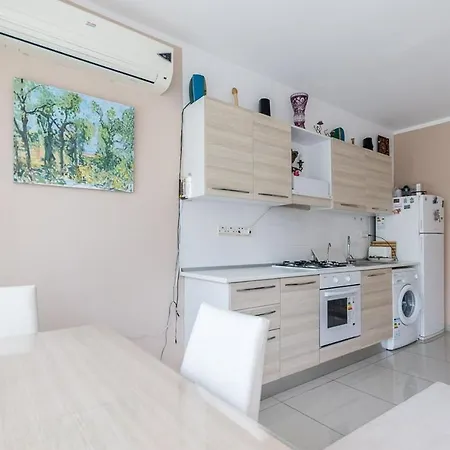 Luxury 5-Bedroom Villa Sarcon 88 On Seaside Apartament *