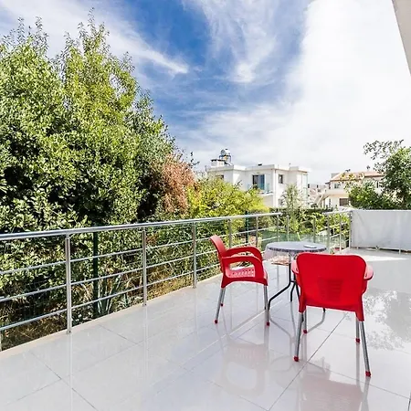 Apartment Luxury 5-Bedroom Villa Sarcon 88 On Seaside