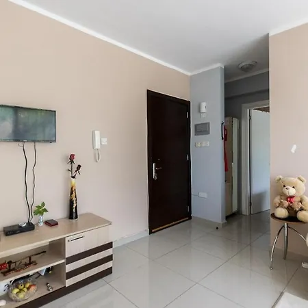 Luxury 5-Bedroom Villa Sarcon 88 On Seaside Apartament