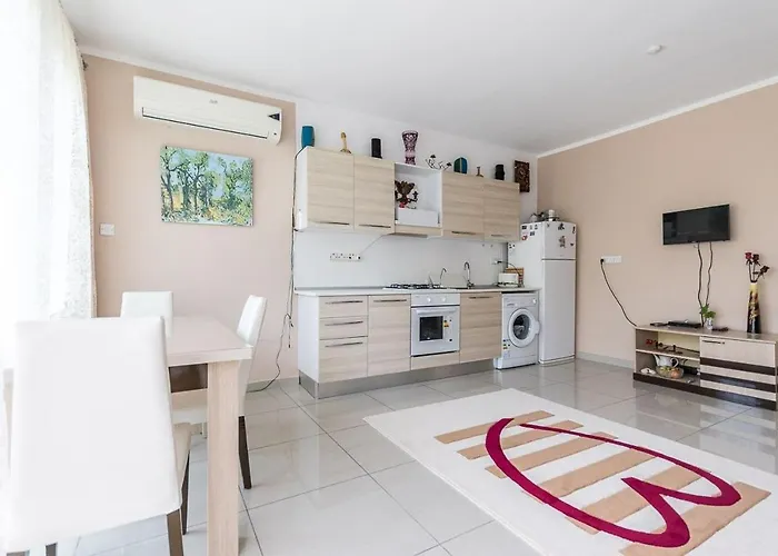 Luxury 5-Bedroom Villa Sarcon 88 On Seaside